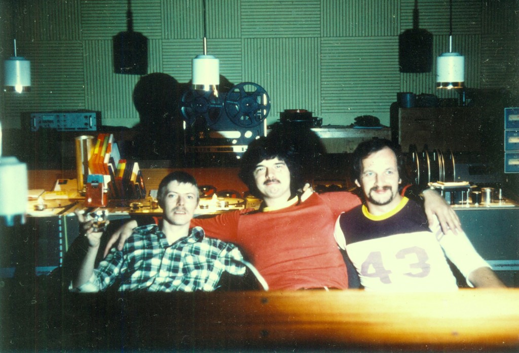 David Bowie, Tony Visconti, Eduard Meyer im Hansa Tonstudio 2, 1976_Courtesy Privatarchiv Eduard Meyer_Foto © Coco Schwab